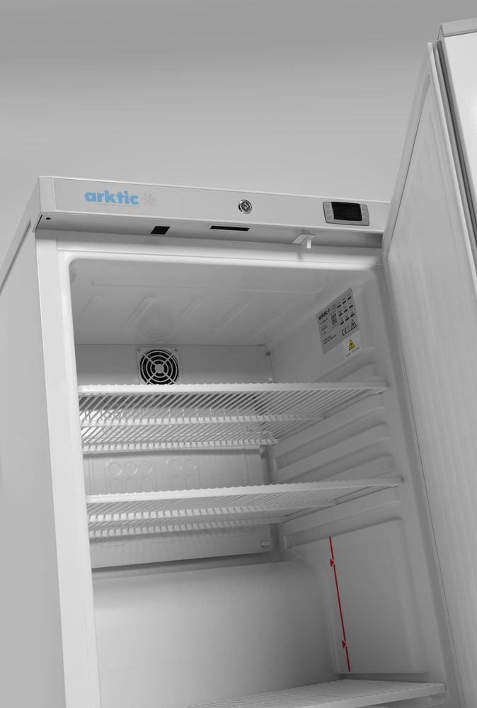 Budget Line cooling cabinet in a white painted steel casing, Arktic, Budget Line, White, 230V/124W, 598x623x(H)838mm