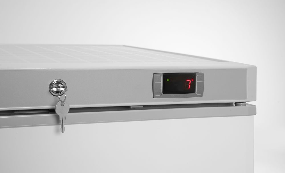 Freezing cabinet with white painted steel casing, Arktic, Budget Line, 200 l, White, 220-240V/111W, 589x655x(H)838mm